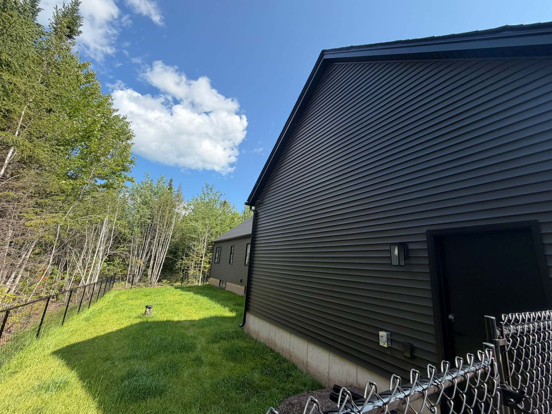 Dark siding on the side elevation of the finished home